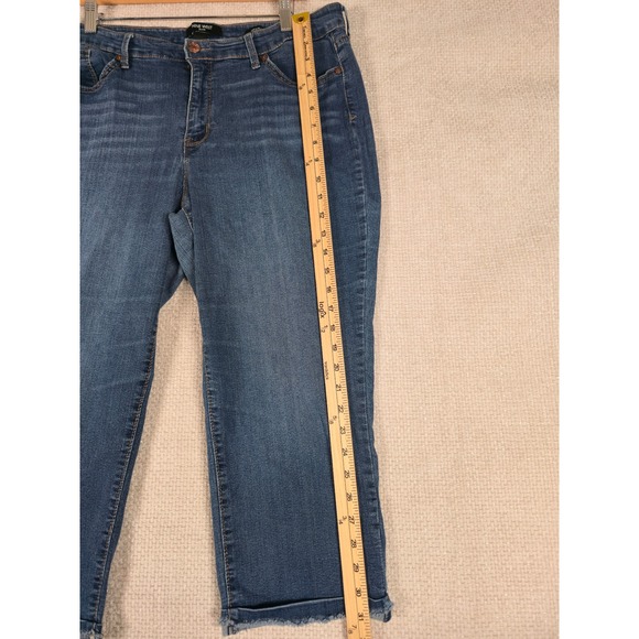 Nine West Womens Jeans Chrystie Capri Size 16 Blue Frayed Hem Denim - Picture 5 of 10